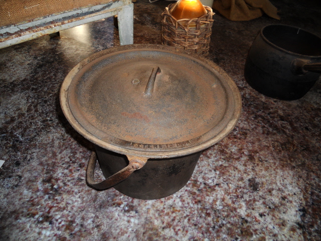 Cunderdin_Museum_display_2_-_metters_12_lid.jpg