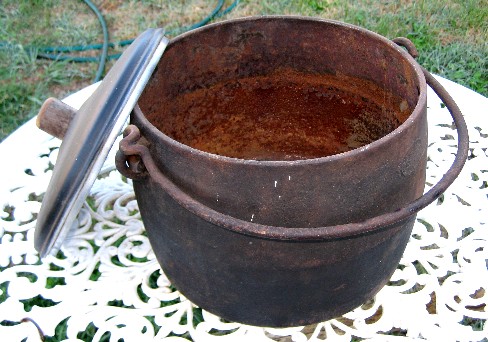 Old_10_inch_pot.jpg