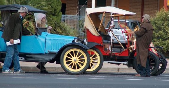 Old_Timers_at_Miles_Qld.jpg