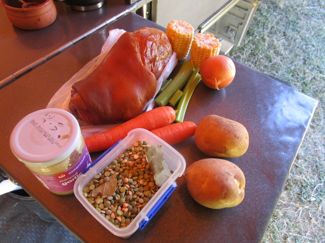 Pea_And_Ham_Soup_01.jpg